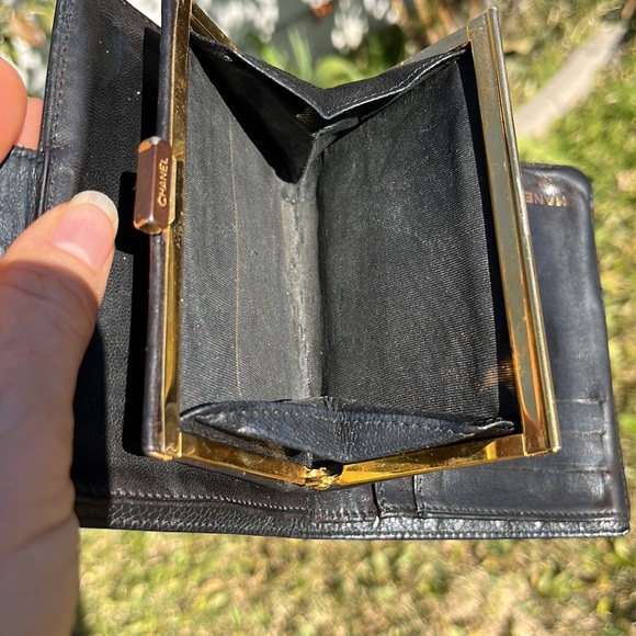 Chanel classic short kiss lock caviar wallet - Picture 13 of 14